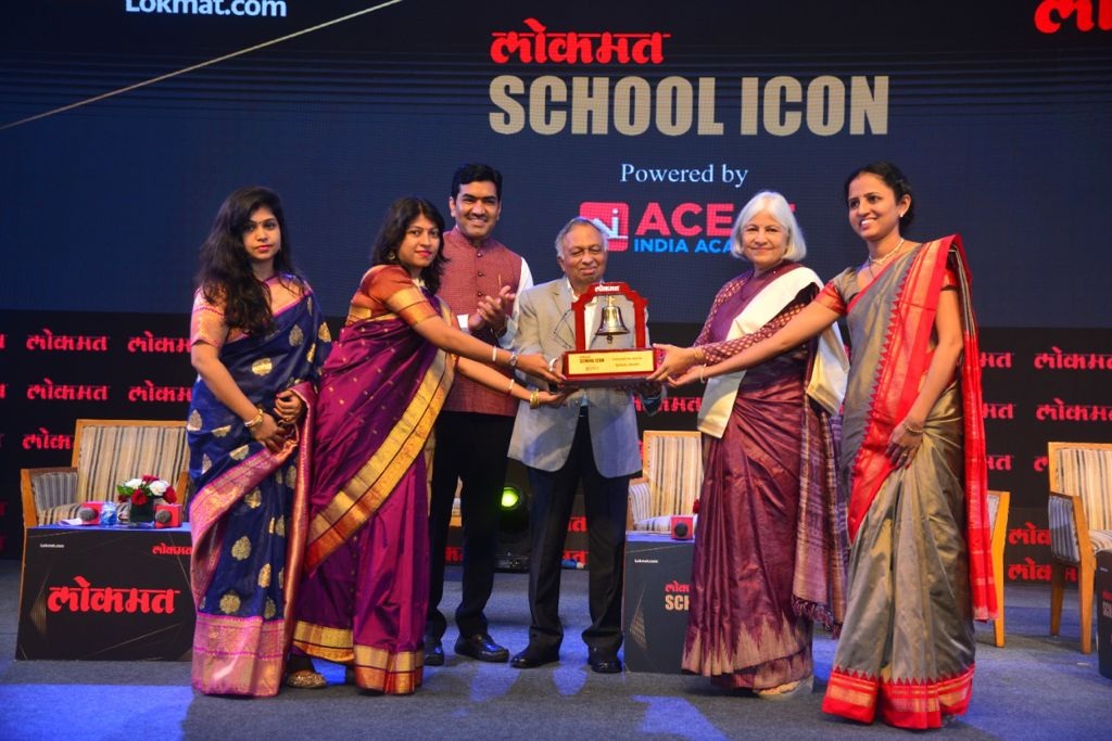 Innovative World School receiving the PCMC Icon Award